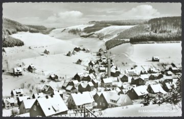 Blick auf das verschneite Silbach (Gemeinde Winterberg)
