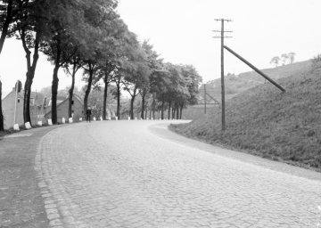 Herdecke 1925 - Landstraße Höhe "In der Drehe" (ohne Standortangabe)