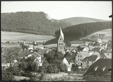 Siedlinghausen (Gemeinde Winterberg) mit der St.-Johannes-Evangelist-Kirche