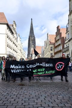 Klimaaktionswoche in Münster, 28. September 2019: Protestveranstaltung der Münsteraner Aktionsgruppe "Bündnis Klimaalarm" auf dem Prinzipalmarkt.