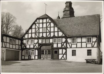 Denkmalgeschütztes Fachwerkhaus in Eversberg (Gemeinde Meschede), undatiert