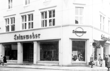 Schaufensterfassade Leineweber, Modehaus, Bielefeld, 1949.