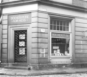 Bücherstube Hess mit Schaufenster, Bielefeld, Mauerstraße, 1939-1945.