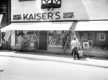 Schaufensterfassade "Kaiser's Kaffeegeschäft", Soest. Undatiert