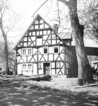 Hilchenbach-Allenbach, Fachwerkwerkhaus An der Ferndorf 18 ("Haus Schomeyersch“, abgeleitet vom Beruf des Schuhmachers), erbaut um 1732 durch Eheleute Johannes Schreiber (1694-1763) und Maria Elisabeth Morgen (1701-1755). Aufnahmezeitraum 1939-1945.