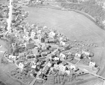Siegen um 1939, ländlicher Stadtteil mit Ackerflur. 