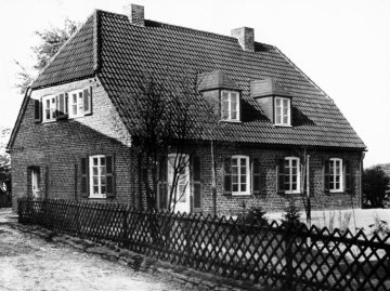 Verklinkertes Einfamilienhaus mit Walmdach, Bochum, 1950-1955. 
