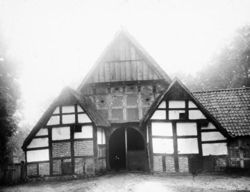 Fachwerk-Bauernhaus mit Vorbauten, Artland, Landkreis Osnabrück, Niedersachsen. Undatiert, vor 1945.