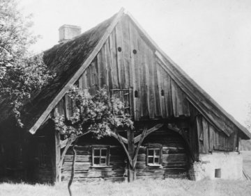 Holzkate in Mühlbock, Schlesien. Undatiert, vor 1945.