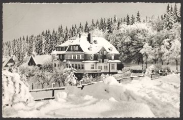 Winteridylle mit dem Hotel und der Pension "Knoche" in Rimberg (Gemeinde Schmallenberg)