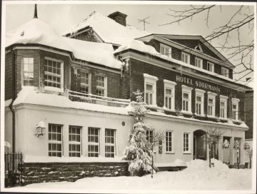 Schmallenberg, das Hotel "Störmann" im Schnee, undatiert (1950er/1960er Jahre?)
