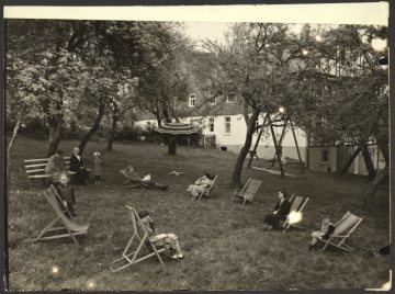 Im Garten vom "Gut Habbecke" in Wenholthausen (Gemeinde Eslohe), 1930 bis 1935