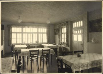 Innenansicht der Pension "Haus Waldesruh" in Wenholthausen (Gemeinde Eslohe), undatiert (1940er/1950er Jahre?)
