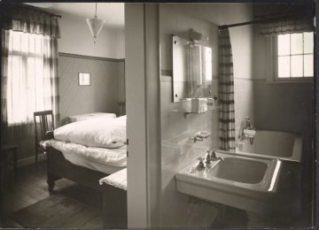 Winterberg, Kur- und Sporthotel "Waldhaus", Fremdenzimmer mit Bad, undatiert (1930er/1940er Jahre?)