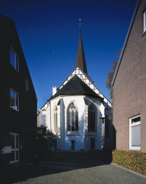 Lünen-Innenstadt: Ev. Stadtkirche St. Georg an der Fußgängerzone Lange Straße - erbaut 1360-1366, ältestes Steinbauwerk der Stadt. Januar 2015.