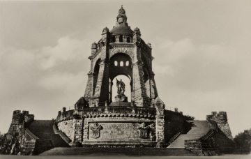 Kaiser-Wilhelm-Denkmal auf dem Wittekindsberg bei Porta Westfalica, erbaut 1892-1896. Architekt: Bruno Schmitz, Bildhauer: Caspar von Zumbusch. Undatiert, um 1940?