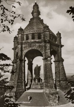 Kaiser-Wilhelm-Denkmal auf dem Wittekindsberg bei Porta Westfalica, erbaut 1892-1896. Architekt: Bruno Schmitz, Bildhauer: Caspar von Zumbusch. Undatiert, um 1940?