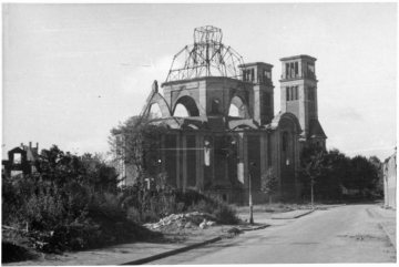 Kriegsschäden in Münster-Altstadt 1945: Erste Wiederaufbaumaßnahmen an der Antoniuskirche, Moltkestraße. 