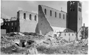 Kriegsschäden in Münster-Innenstadt 1945, Hansaviertel: Ruine der Elisabethkirche an der Dortmunder Straße.