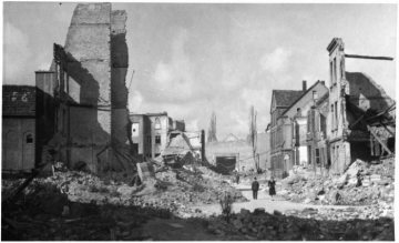 Kriegsschäden in Münster-Innenstadt 1945, Hansaviertel: Trümmerlandschaft Dortmunder Straße und Schillerstraße, "Blick auf das Ketteler-Heim".