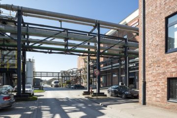 REMONDIS-Lippewerk Lünen: Teilansicht mit "Biostraße" und Werkshallen für die Metallschlackenaufbereitung. Das Unternehmen betreibt das größte industrielle Recyclingzentrum Europas. März 2017.