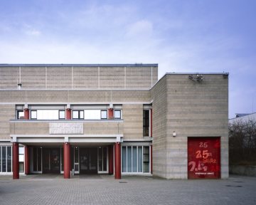 Erich-Göpfert-Stadthalle in Unna, Parkstraße 44. Ansicht im März 2017.