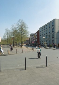 Gebäude der Bezirksregierung (Teilansicht) am Michaelisplatz, Blick Richtung Pferdegasse