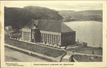 Die Möhnetalsperre (Gemeinde Möhnesee), das Elektrizitätswerk unterhalb der Sperrmauer, undatiert (1940er/1950er Jahre?)