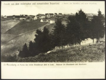 Blick auf Altastenberg am Fuße des hohen Astenberges (Gemeinde Winterberg), undatiert (1920er Jahre?)