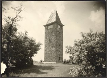 Der Kolbturm bei Valbert (Gemeinde Meinerzhagen), undatiert - 1913 eingeweiht, benannt nach Robert Kolb (1867-1909), Vorsitzender des Sauerländischen Gebirgsvereins, Abteilung Hagen
