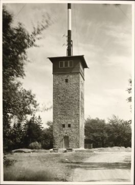 Der Kolbturm im Ebbegebirge bei Valbert (Gemeinde Meinerzhagen), undatiert - 1913 eingeweiht, benannt nach Robert Kolb (1867-1909), Vorsitzender des Sauerländischen Gebirgsvereins, Abteilung Hagen
