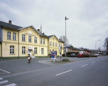 Bahnhof Unna-Königsborn mit Hubert-Biernat-Straße. März 2017.