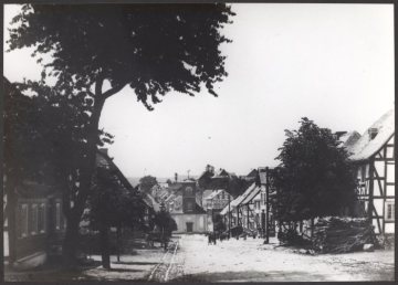 Bad Fredeburg (Gemeinde Schmallenberg), Blick zur alten Kirche - 1932 für den Bau einer größeren Kirche abgerissen