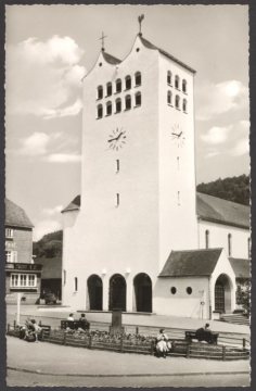 St.-Georg-Kirche und Kirchplatz in Bad Fredeburg (Gemeinde Schmallenberg)