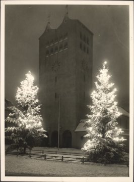 Bad Fredeburg (Gemeinde Schmallenberg), die St.-Georg-Kirche bei Nacht, 1923 bis 1933 erbaut