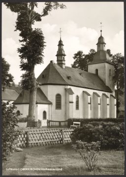 Die St.-Gertrudis-Kirche in Oberkirchen (Gemeinde Schmallenberg)