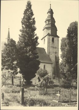 Wormbach (Gemeinde Schmallenberg), St.-Peter-und-Paul-Kirche mit Friedhof, undatiert
