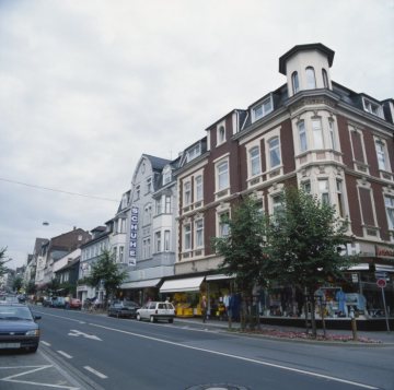 Die Mittelstraße: Einkaufsmeile und Verkehrsachse im Stadtzentrum