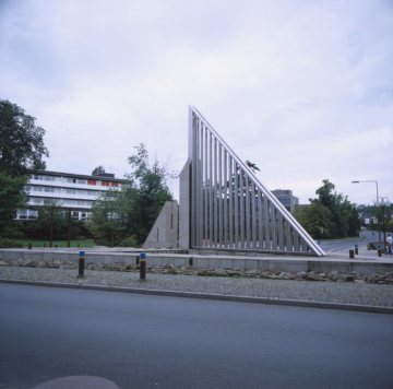 Monumentale Stahlplastik an der Mittelstraße Höhe Wasserstraße