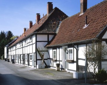 Unna-Königsborn: Salzsieder-Gademen am Zimmerplatz, errichtet um 1780 - Schlichtwohnhäuser für die Salinenarbeiter der Sole Königsborn, abgetäuft um 1734, stillgelegt 1940. Ansicht im März 2017.