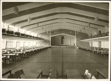 Innenansicht der Stadthalle von Schmallenberg, undatiert (1950er Jahre?)