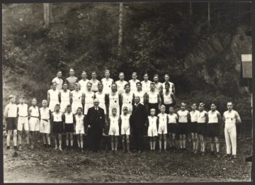 Gruppenbild des TV Fredeburg, um 1939 (50-jähriges Bestehen des Vereins)