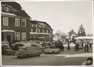 Touristisches Treiben in Winterberg, undatiert (1960er Jahre?)