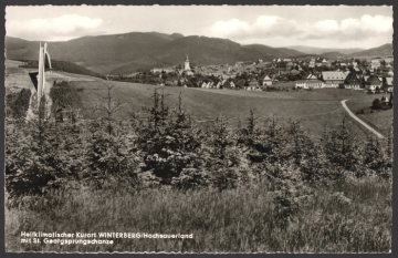 Blick auf Winterberg mit der St.-Georg-Sprungschanze (links)