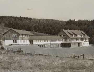 Das Schullandheim "Haus am Ebbehang" in Valbert (Gemeinde Meinerzhagen), undatiert