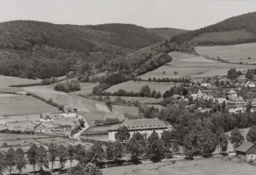 Bad Fredeburg (Gemeinde Schmallenberg), Blick auf die ehemalige Deutsche Bauernhochschule, 1948 bis 2003, heute Musikbildungszentrum Südwestfalen, undatiert (1950er Jahre?)