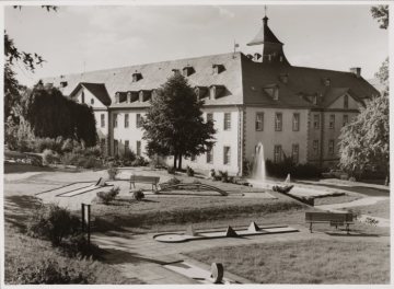 Der Minigolfplatz am Kloster Grafschaft (Gemeinde Schmallenberg), undatiert (1950er/1960er Jahre?)