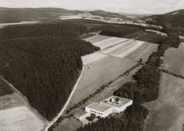 Luftaufnahme vom Jugendheim "Krupp" in Elkeringhausen (Gemeinde Winterberg)
