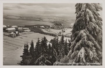 Fernblick zum verschneiten Kurhaus in Winterberg, undatiert
