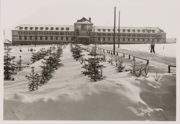 Das verschneite Kurhaus in Winterberg, undatiert (1930er/1940er Jahre?)